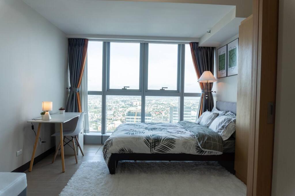 A2J Luxury 2Br Bgc Uptown Suite Near Uptown Mall Manila Exterior photo