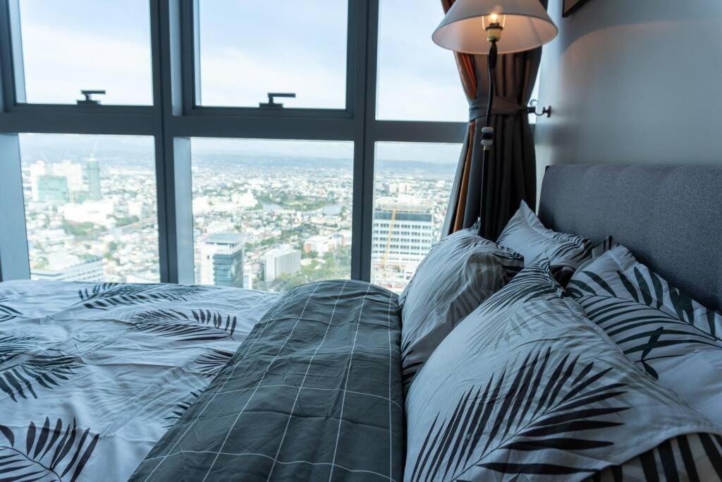 A2J Luxury 2Br Bgc Uptown Suite Near Uptown Mall Manila Exterior photo
