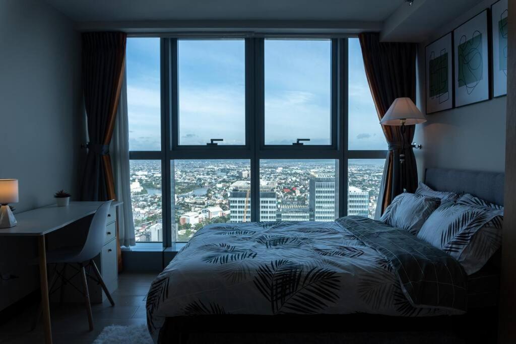 A2J Luxury 2Br Bgc Uptown Suite Near Uptown Mall Manila Exterior photo