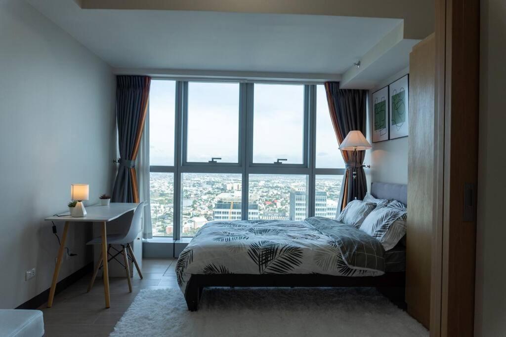 A2J Luxury 2Br Bgc Uptown Suite Near Uptown Mall Manila Exterior photo