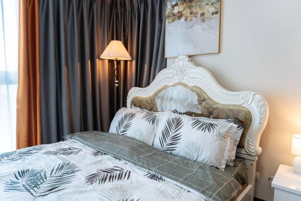 A2J Luxury 2Br Bgc Uptown Suite Near Uptown Mall Manila Exterior photo