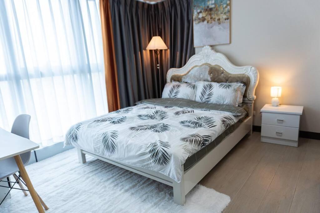 A2J Luxury 2Br Bgc Uptown Suite Near Uptown Mall Manila Exterior photo